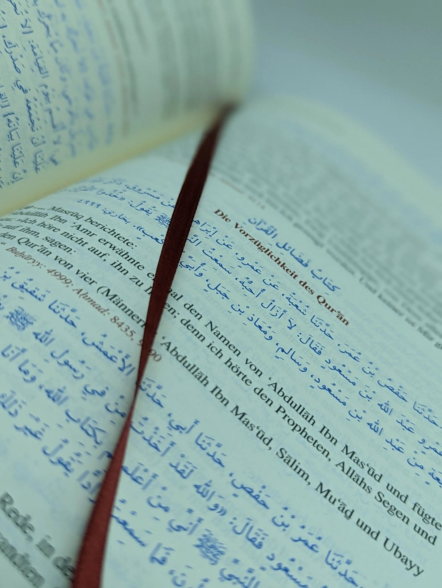 Innenansicht mit arabischem Hadith-Text farblich abgesetzt, darunter die klare deutsche Übersetzung von M. Rassoul.